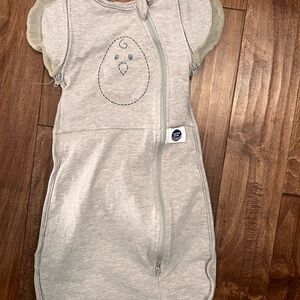 Nested bean swaddle size small 3-6 months